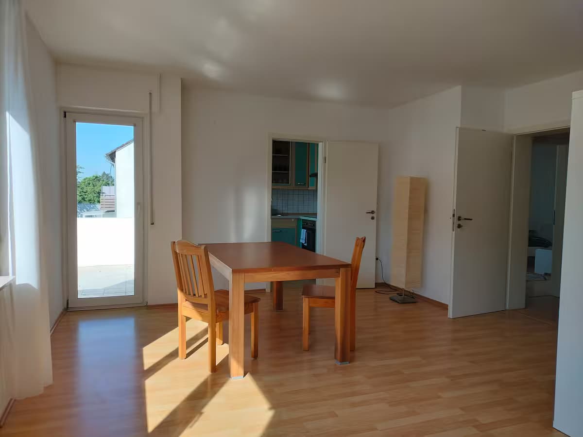 K-4 - Gemütliche, möblierte 2,5-Zimmer Wohnung mit Balkon Bild 1