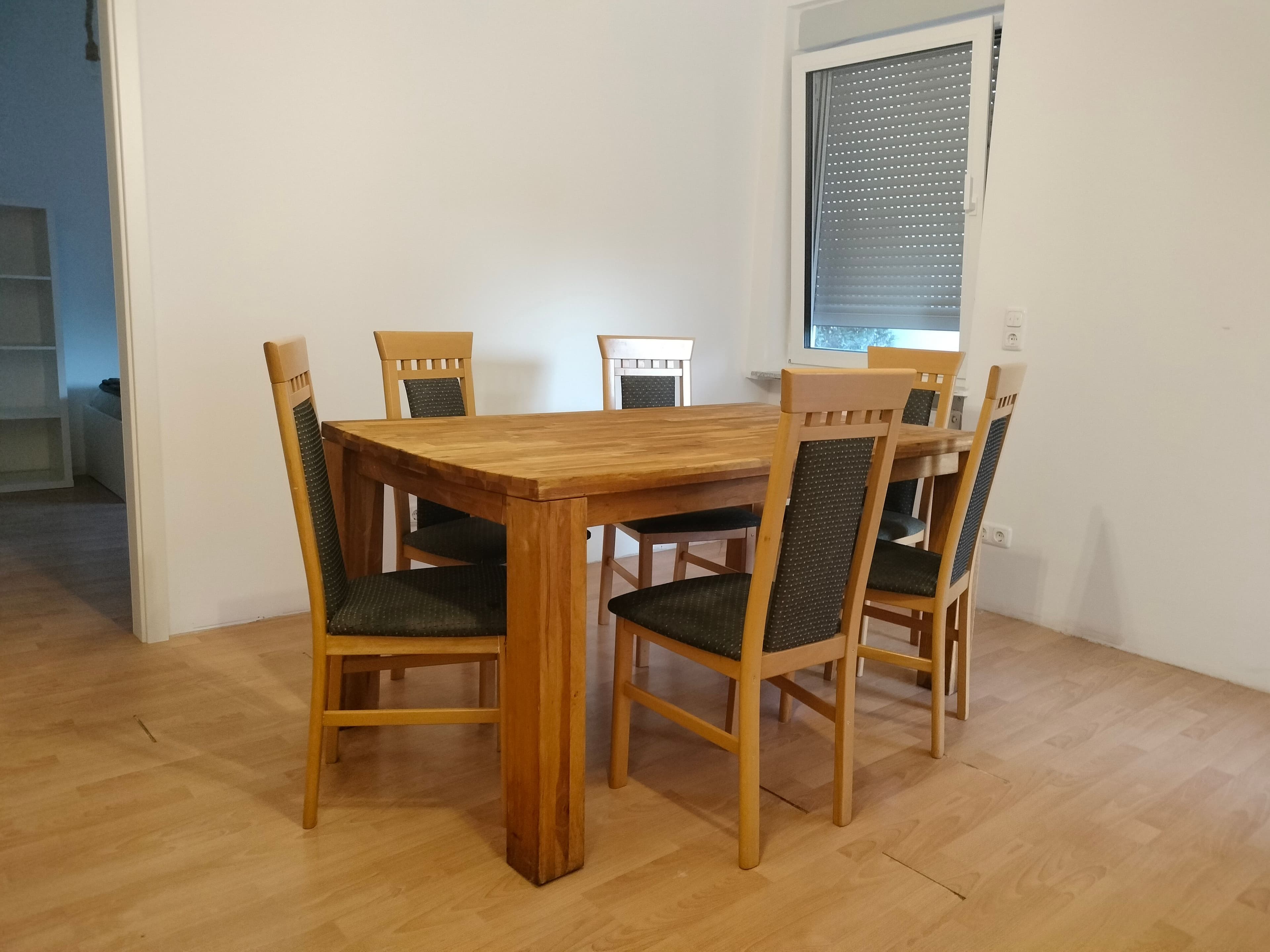 K-2 - großzügige, möblierte 3-Zimmer Wohnung mit Balkon Bild 1